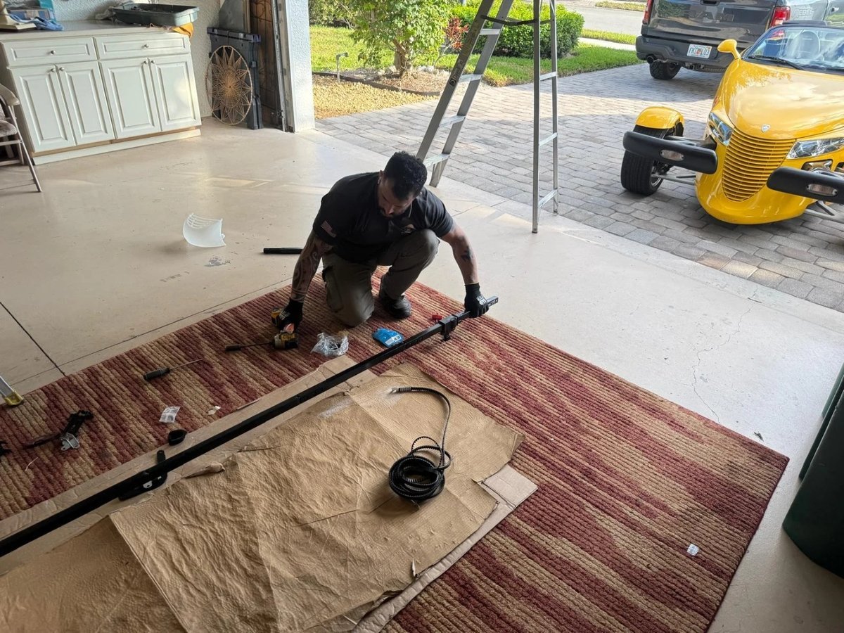 Garage door repair work, gallery photo 3